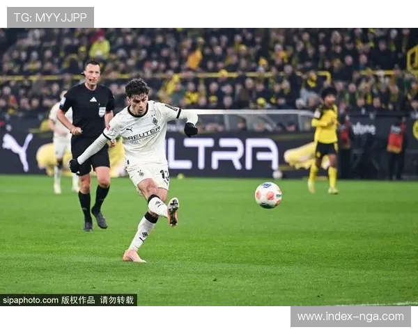 法兰克福主场球迷狂欢瞬间变寂静，绝平球引发情绪过山车